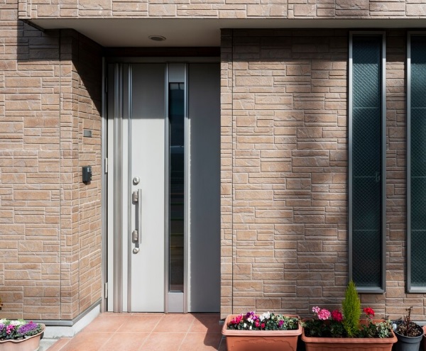 5 cech drzwi idealnych do domów energooszczędnych