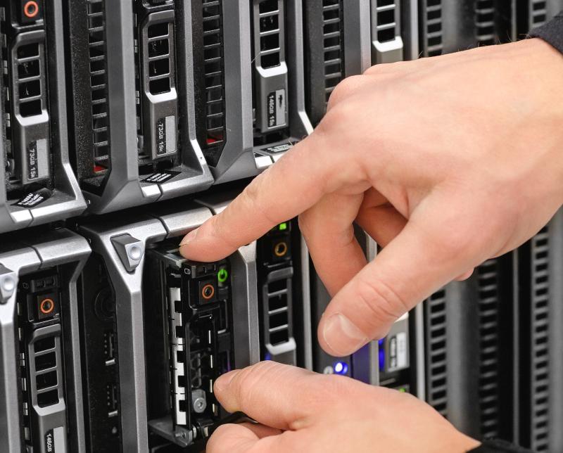 Jak SERV4B minimalizuje ryzyko utraty danych w Enova365?