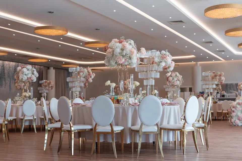 Jak hotel w Jarosławiu wspiera turystykę historyczną poprzez ofertę specjalnych pakietów?