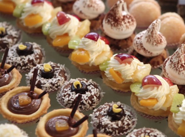 Jak dobrać konsystencję nadzienia ciastek do typu maszyny cukierniczej?