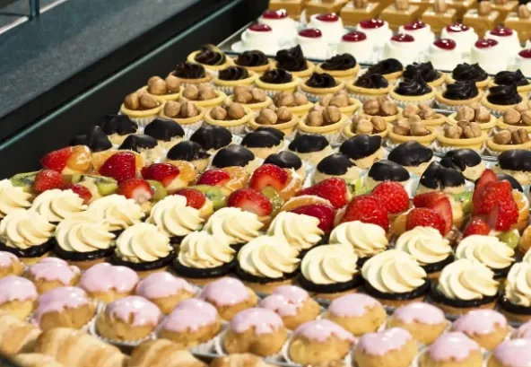 Jakie właściwości fizyczne decydują o efektywności nadziewania ciastek?